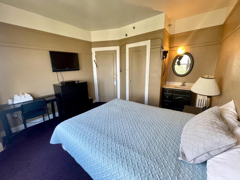 Twin Peaks Hotel - Castro — photo 10 of 23